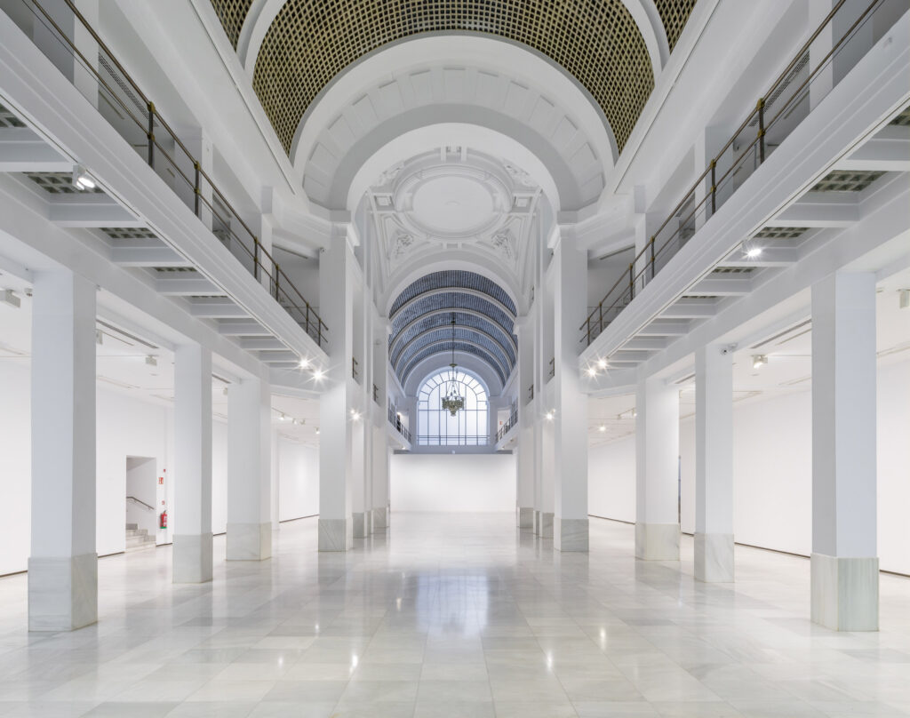 Vista del tramo central del patio de operaciones. Fotografía de la vista del tramo central del patio de operaciones.