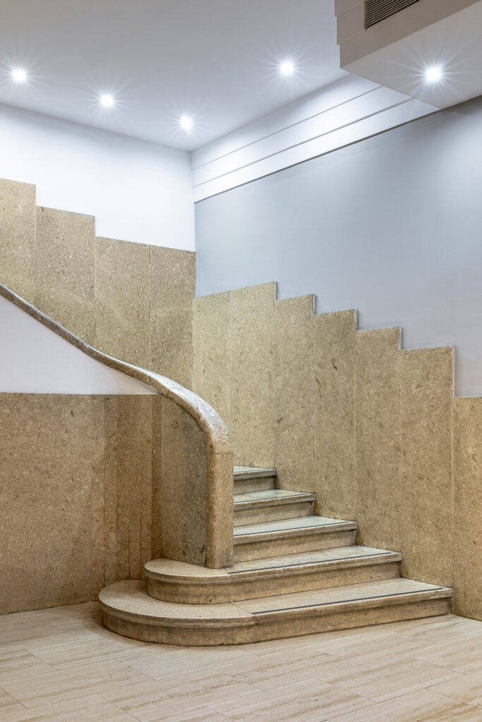 Escalera interior. Fotografía de la escalera interior.