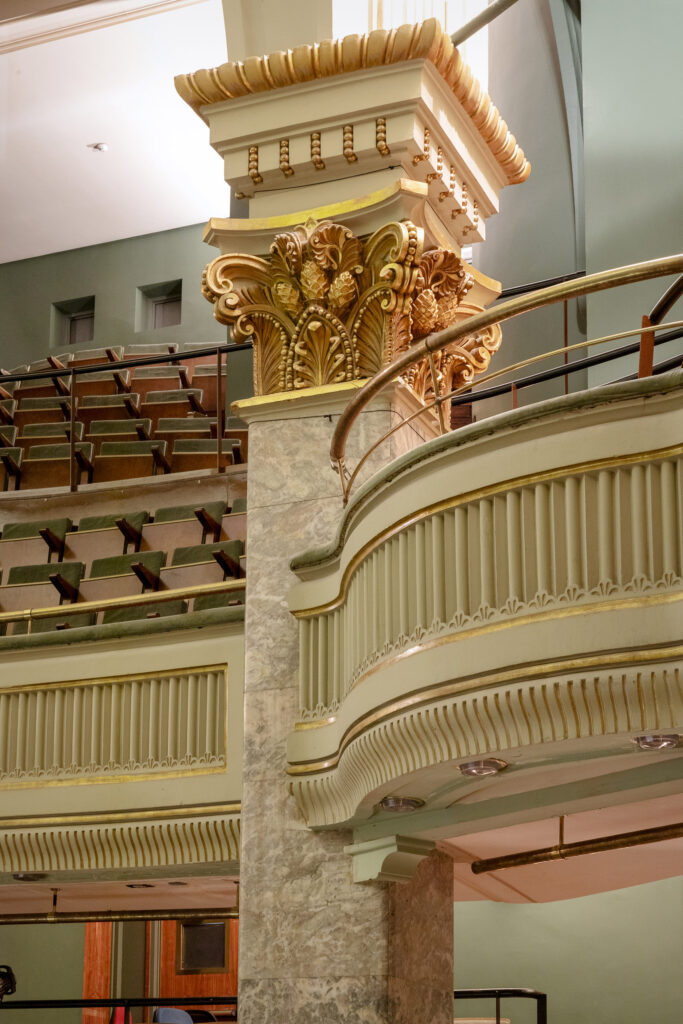 Detalle de un pilar del teatro. Fotografía de detalle de un pilar del teatro.