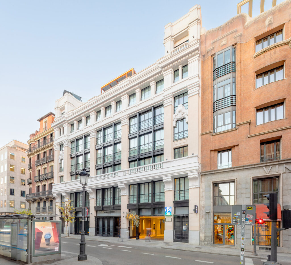 Fachada principal. Fotografía de la fachada principal.