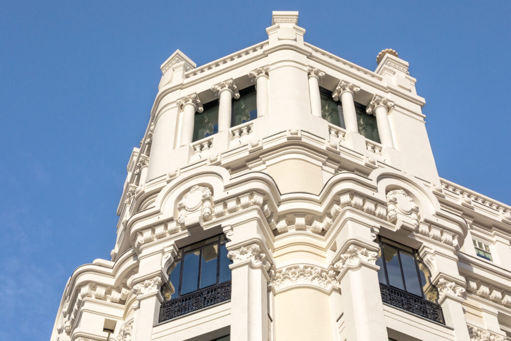 Ventanales del torreón hexagonal. Fotografía de los ventanales del torreón hexagonal.