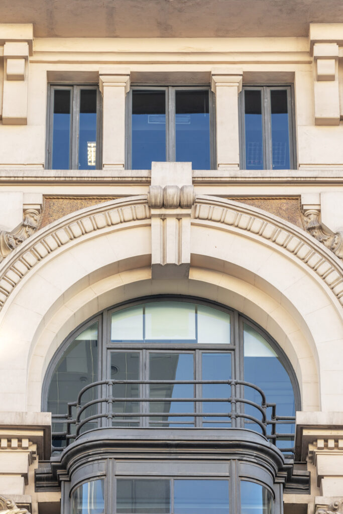 Detalle de un arco peraltado del segundo cuerpo. Fotografía de detalle de un arco peraltado del segundo cuerpo.