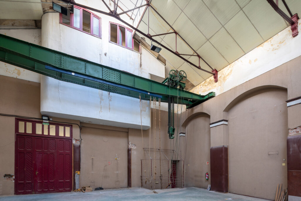 Estado actual del interior de la subestación eléctrica de Salamanca. Fotografía del estado actual del interior de la subestación eléctrica de Salamanca.